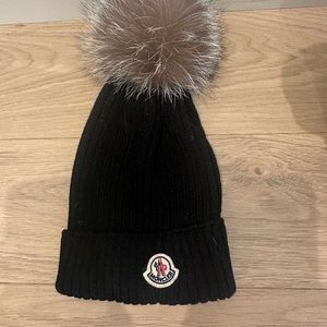 Kids Moncler hat size Large